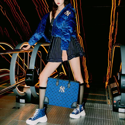 (W) MLB 字母系列紐約洋基隊標誌女款海軍藍連帽羽絨外套 3FDJM0216-50BLD Shop (W) MLB 字母系列紐約洋基隊標誌女款海軍藍連帽羽絨外套 3FDJM0216-50BLD