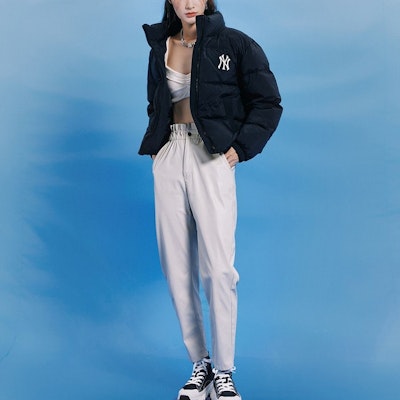 (W) MLB 뉴욕 양키스 로고 자수 패딩 재킷 겨울 블랙 숏집업 3FDJW0116-50BKS Shop (W) MLB 뉴욕 양키스 로고 자수 패딩 재킷 겨울 블랙 숏집업 3FDJW0116-50BKS