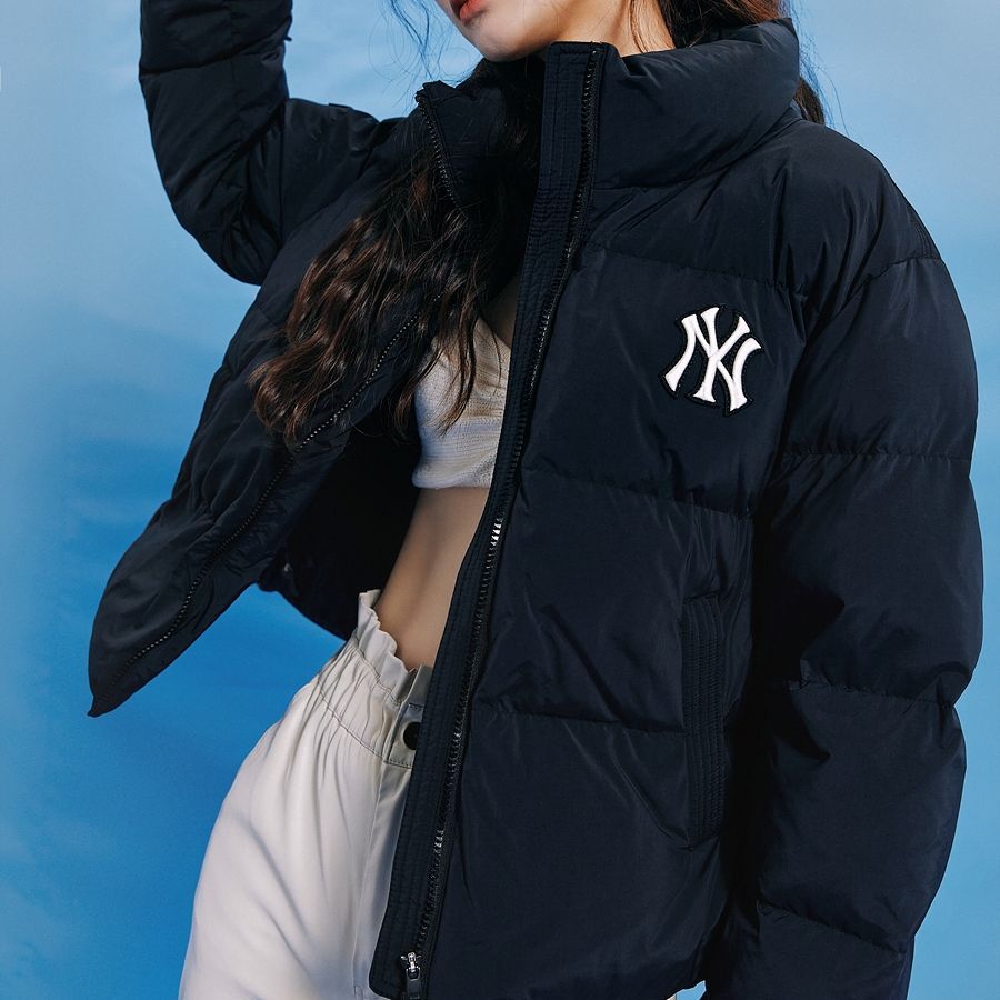 Sizing (W) MLB 뉴욕 양키스 로고 자수 패딩 재킷 겨울 블랙 숏집업 3FDJW0116-50BKS