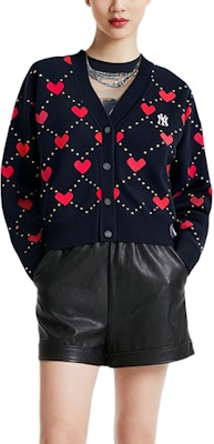 (Women) MLB SS23 New York Yankees Heart Print Knit Cardigan Women Black. 3FKCH0234-50BKS Purchase (Women) MLB SS23 New York Yankees Heart Print Knit Cardigan Women Black. 3FKCH0234-50BKS