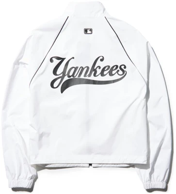 (W) MLB SS24 紐約洋基象牙色短領七分袖棒球外套 3FWJV0243-50IVS Lookbook (W) MLB SS24 紐約洋基象牙色短領七分袖棒球外套 3FWJV0243-50IVS