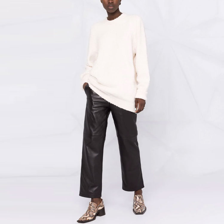 Lookbook (W) MM6 메종 마르지엘라 플리스 화이트 스웨터. S51GP0225S17664101