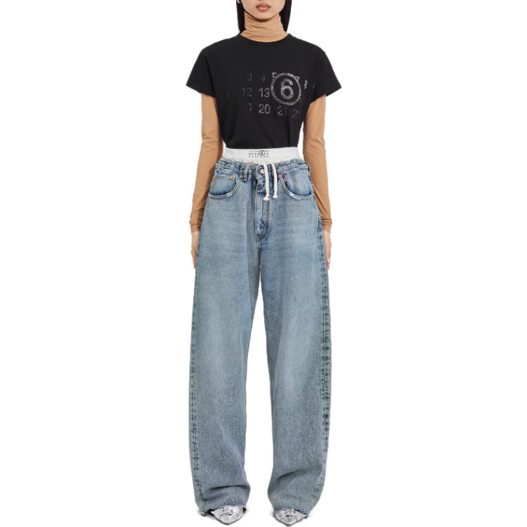 Lookbook (W) MM6 Maison Margiela Jeans Azules con Dobladillo Superpuesto y Estampado Numérico. S62LB0149S30589976