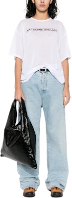 (W) MM6 Maison Margiela Kaos Crewneck Putih dengan Print Huruf. S62GD0182M20006100 Lookbook (W) MM6 Maison Margiela Kaos Crewneck Putih dengan Print Huruf. S62GD0182M20006100