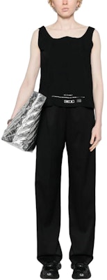 (W) MM6 Maison Margiela 黑色印花切割寬肩帶背心 女士 FW24 S52NL0068S37977-BLACK Lookbook (W) MM6 Maison Margiela 黑色印花切割寬肩帶背心 女士 FW24 S52NL0068S37977-BLACK