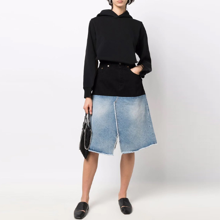 Lookbook (W) MM6 Maison Margiela 黑色切割袖連帽衫 FW21 中性時尚款式。 S52GU0159S25337-900