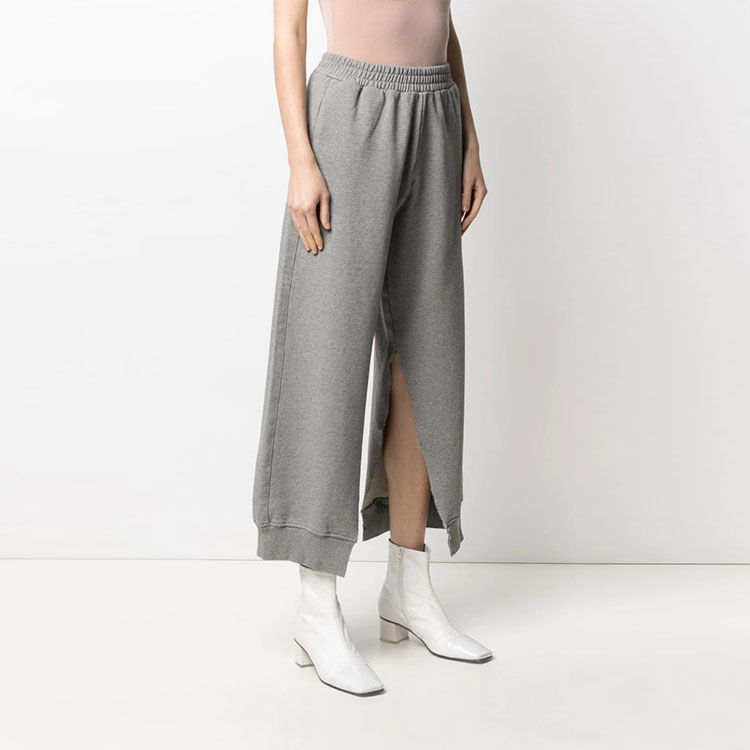 Lookbook (Women) MM6 Maison Margiela FW21  Grey Wide-Leg Knit Joggers with Split Detail. S52KA0249S25337851M