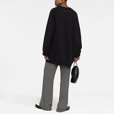 (W) MM6 메종 마르지엘라 FW22 알파뉴메릭 프린트 오버사이즈 스웻셔츠 여성 블랙 S52GU0175S25337-900 Shop (W) MM6 메종 마르지엘라 FW22 알파뉴메릭 프린트 오버사이즈 스웻셔츠 여성 블랙 S52GU0175S25337-900