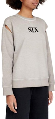 (W) MM6 메종 마르지엘라 FW22 그레이 패치워크 레터 프린트 여성 스웨트셔츠 S62GU0078S25564803 Lookbook (W) MM6 메종 마르지엘라 FW22 그레이 패치워크 레터 프린트 여성 스웨트셔츠 S62GU0078S25564803