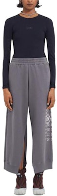 (Women) MM6 Maison Margiela FW24 Grey Logo Print Straight-Leg Casual Pants S52KA0505S25606-860 Lookbook (Women) MM6 Maison Margiela FW24 Grey Logo Print Straight-Leg Casual Pants S52KA0505S25606-860