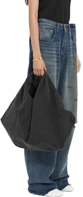 (W) MM6 Maison Margiela FW24 Celana Jeans Wide-Leg Zipper Denim Abu-abu Biru. S52LA0245M30017994 Lookbook (W) MM6 Maison Margiela FW24 Celana Jeans Wide-Leg Zipper Denim Abu-abu Biru. S52LA0245M30017994