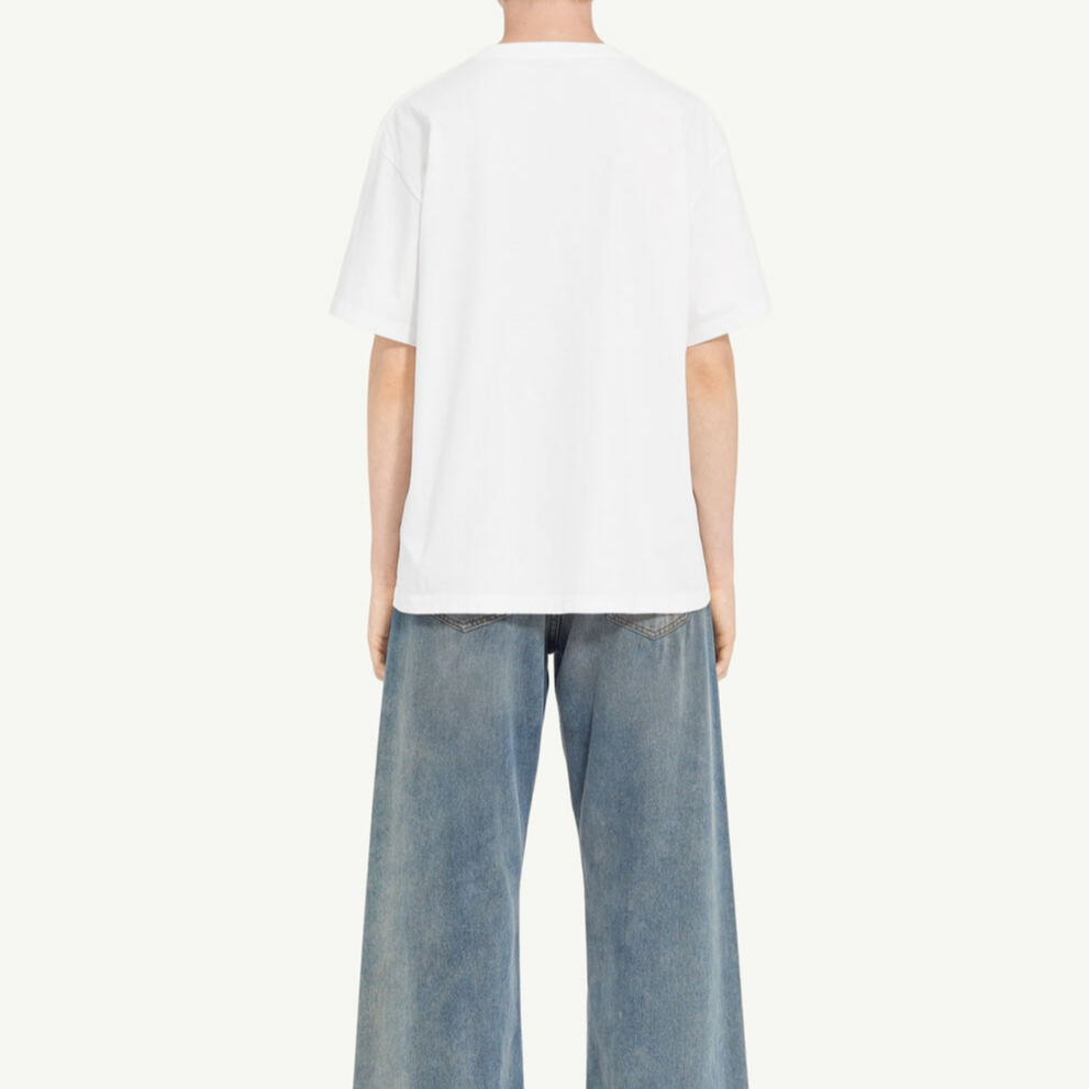 Purchase (W) MM6 메종 마르지엘라 신문 프린트 화이트 크루넥 여성 티셔츠 SS25. S52GC0337S24312101