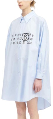 (W) MM6 Maison Margiela SS24 Baju Kurung Oversized Wanita Logo Minimal Biru Muda S52CT0780S47294479 Lookbook (W) MM6 Maison Margiela SS24 Baju Kurung Oversized Wanita Logo Minimal Biru Muda S52CT0780S47294479