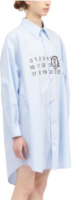 (W) MM6 Maison Margiela SS24 Baju Kurung Oversized Wanita Logo Minimal Biru Muda S52CT0780S47294479 Purchase (W) MM6 Maison Margiela SS24 Baju Kurung Oversized Wanita Logo Minimal Biru Muda S52CT0780S47294479