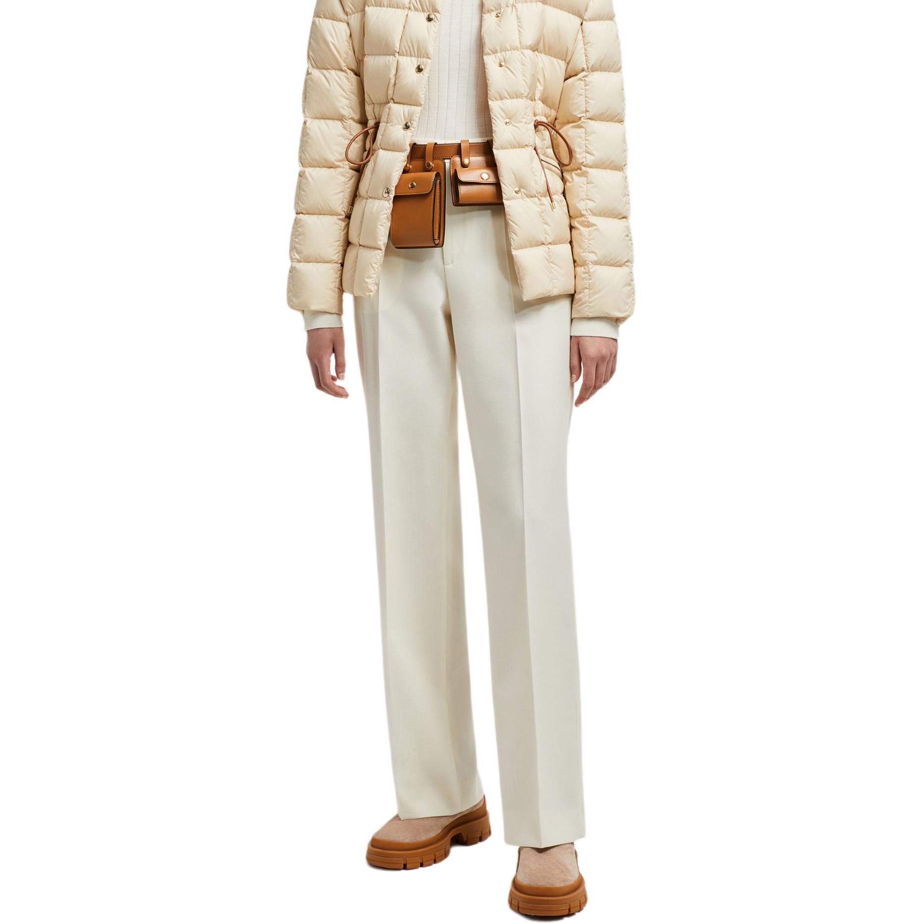 Lookbook (W) Pantalones Beige Casual Moncler con Pliegues Sólidos y Diseño de Cremallera. J20932A00008597SZ050