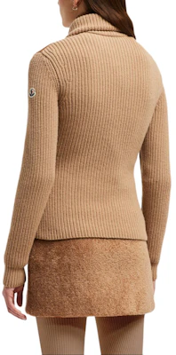 (W) 蒙克莱 米色拼色长袖高领毛衣. J20939B00017M1241222 Purchase (W) 蒙克莱 米色拼色长袖高领毛衣. J20939B00017M1241222