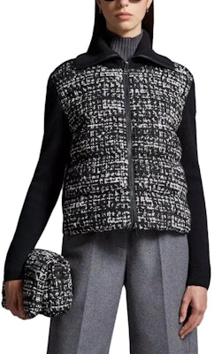 (W) 몽클레어 블랙 & 화이트 패딩 울 트위드 카디건 자켓 로고 패치. I20939B00010M1241P90 Lookbook (W) 몽클레어 블랙 & 화이트 패딩 울 트위드 카디건 자켓 로고 패치. I20939B00010M1241P90