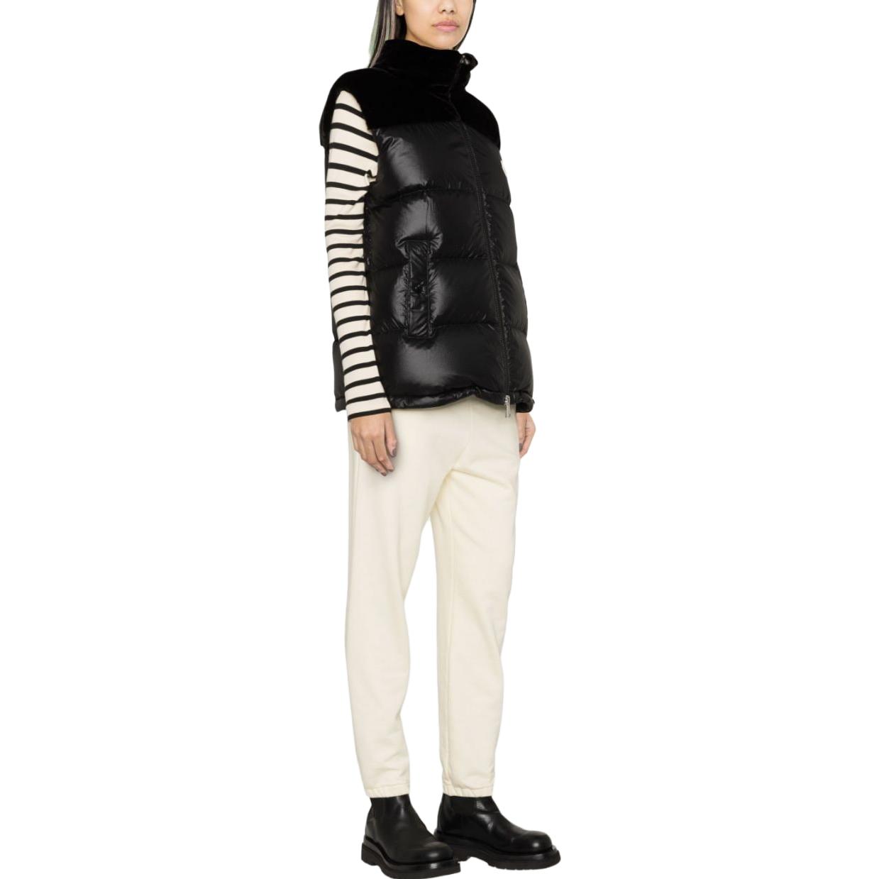 Purchase (W) Moncler Rompi Hitam Appliqué Kerah Berdiri dengan Resleting I20931A000465972C