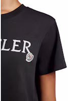Lookbook (W) モンクレール ブラック クルーネック Tシャツ 刺繍ロゴ入り J20938C0001189AIJ999