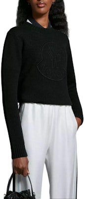 (W) Moncler Suéter Negro de Lana y Cachemira con Logo Bordado. J10939C00002M1127999 Lookbook (W) Moncler Suéter Negro de Lana y Cachemira con Logo Bordado. J10939C00002M1127999