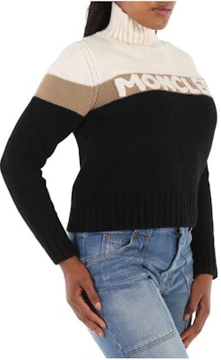 (W) 몽클레르 블랙 로고 프린트 터틀넥 풀오버 스웨터. E20939252550A9141999 Lookbook (W) 몽클레르 블랙 로고 프린트 터틀넥 풀오버 스웨터. E20939252550A9141999