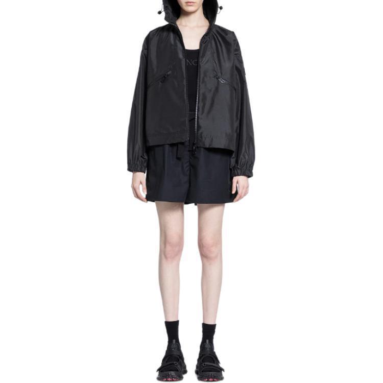 Shop (W) モンクレール ブラック リラックスフィット エラスティックウエスト カジュアルショーツ J10932B00010597LQ999