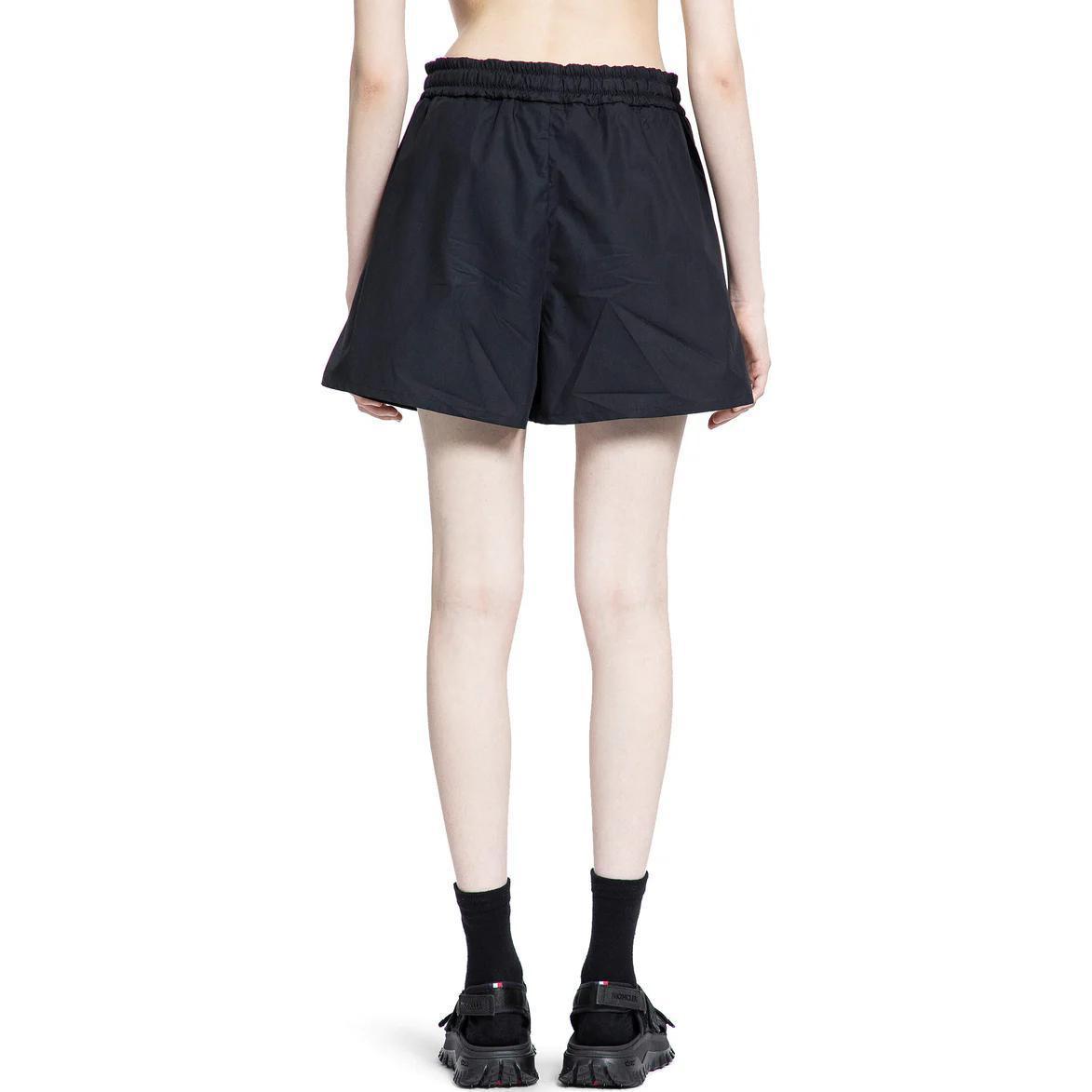 Details for (W) モンクレール ブラック リラックスフィット エラスティックウエスト カジュアルショーツ J10932B00010597LQ999