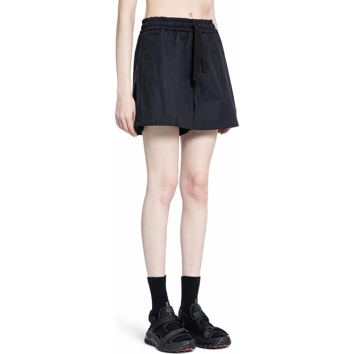 Sizing (W) モンクレール ブラック リラックスフィット エラスティックウエスト カジュアルショーツ J10932B00010597LQ999