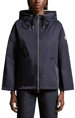 (W) 몽클레어 블루 루즈핏 로고 후드 재킷. J10931A0006054A1K742 Shop (W) 몽클레어 블루 루즈핏 로고 후드 재킷. J10931A0006054A1K742