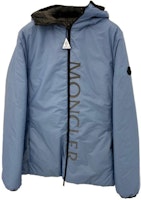 (W) Moncler Jaket Hoodie Zip-Up Biru dengan Cetakan Logo. I20931A000305968E715 Order (W) Moncler Jaket Hoodie Zip-Up Biru dengan Cetakan Logo. I20931A000305968E715