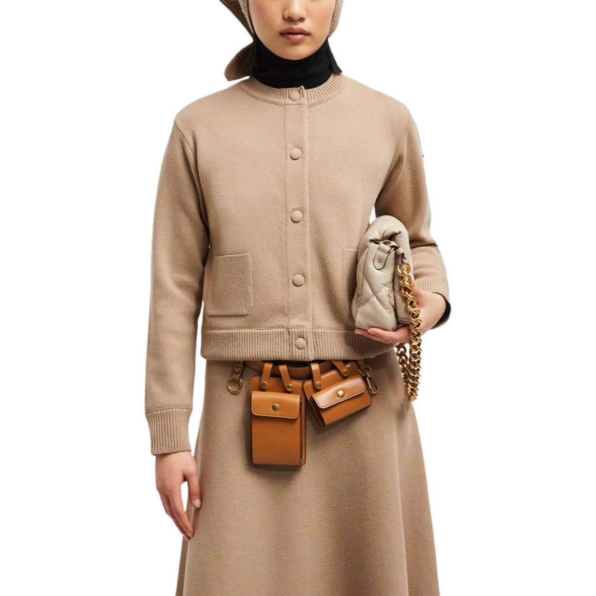Lookbook (W) モンクレール キャメルカラー クルーネック ボタンクローズ フィットセーター J20939B00020M1241513