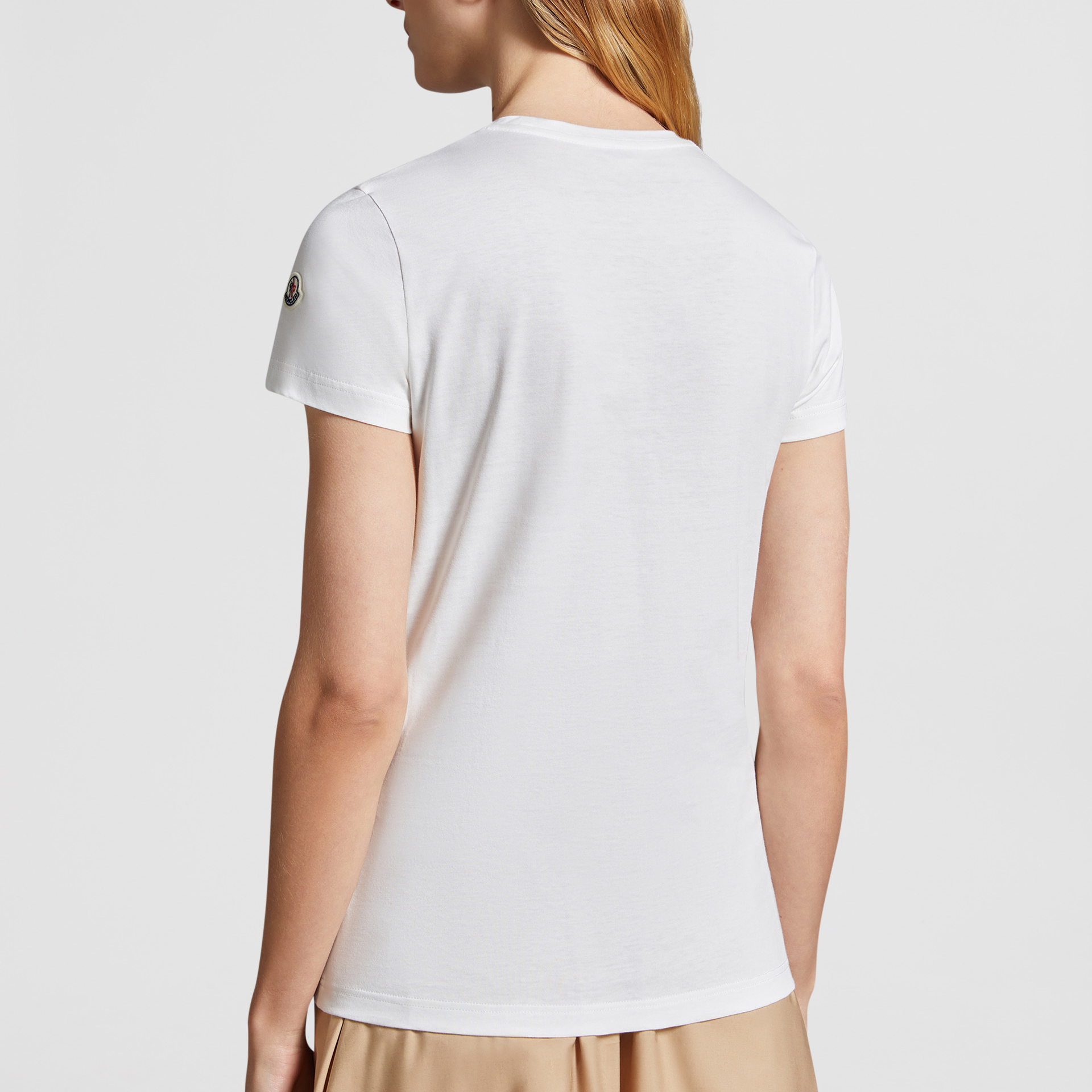 Shop (W) Camiseta Regular Moncler Clásica Blanca de Manga Corta y Cuello Redondo. J10938C73200V8058033