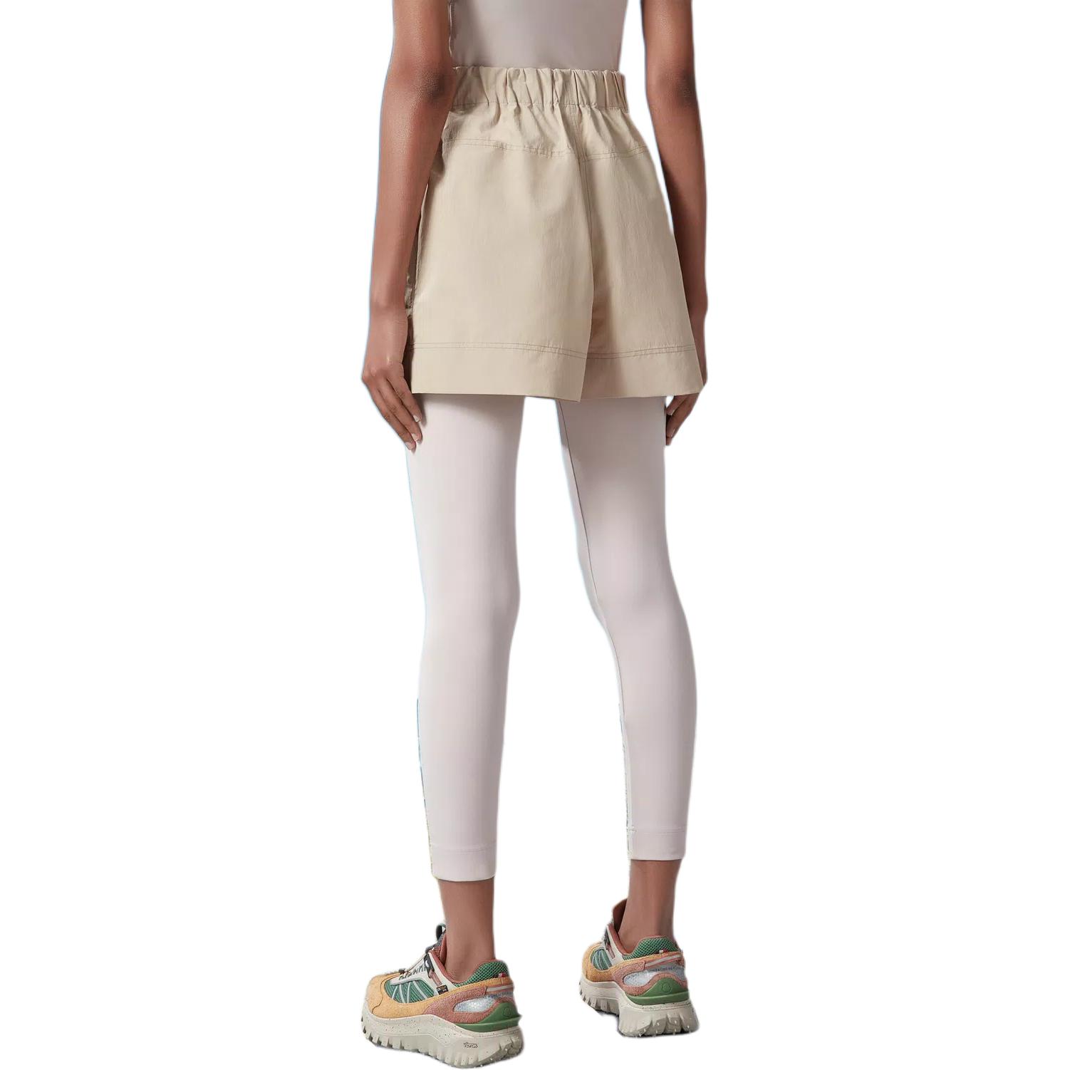 Purchase (W) 몽클레어 라이트 브라운 로고 프린트 캐주얼 드로스트링 반바지. J10982B00001595M623P