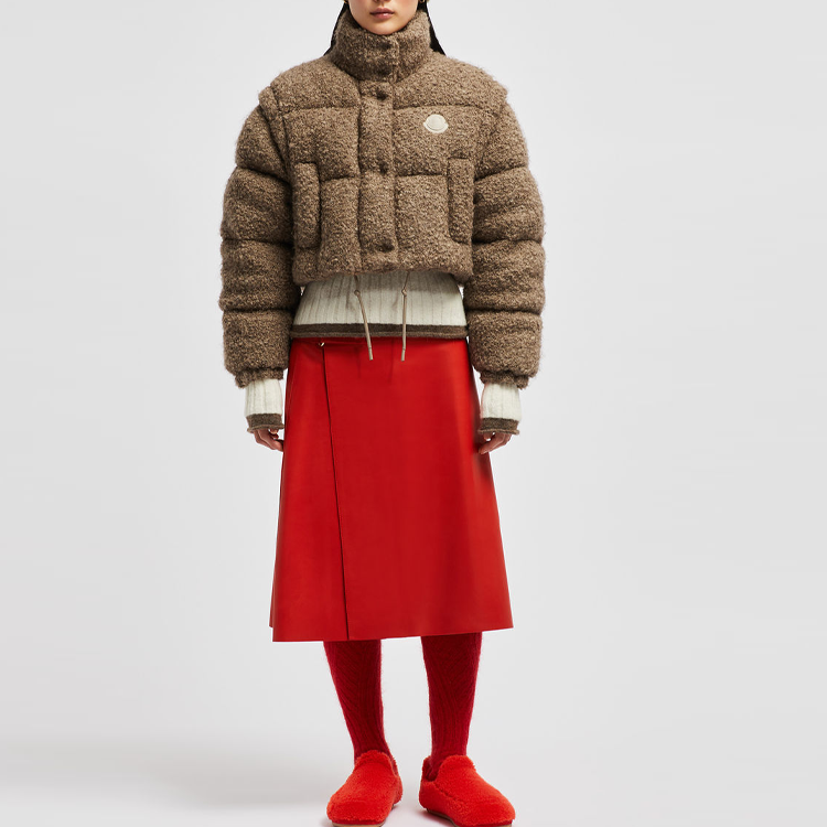 (Women) Moncler  Light Brown Short Down Jacket with Logo Patch and Zip Pocket. J20931A0012289AQ2F29 圖 3