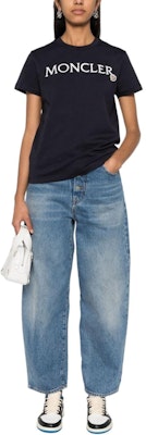 (W) Moncler Logo Sulaman Navy Biru Kemeja-T Lengan Pendek. J10938C00006829HP778 Lookbook (W) Moncler Logo Sulaman Navy Biru Kemeja-T Lengan Pendek. J10938C00006829HP778