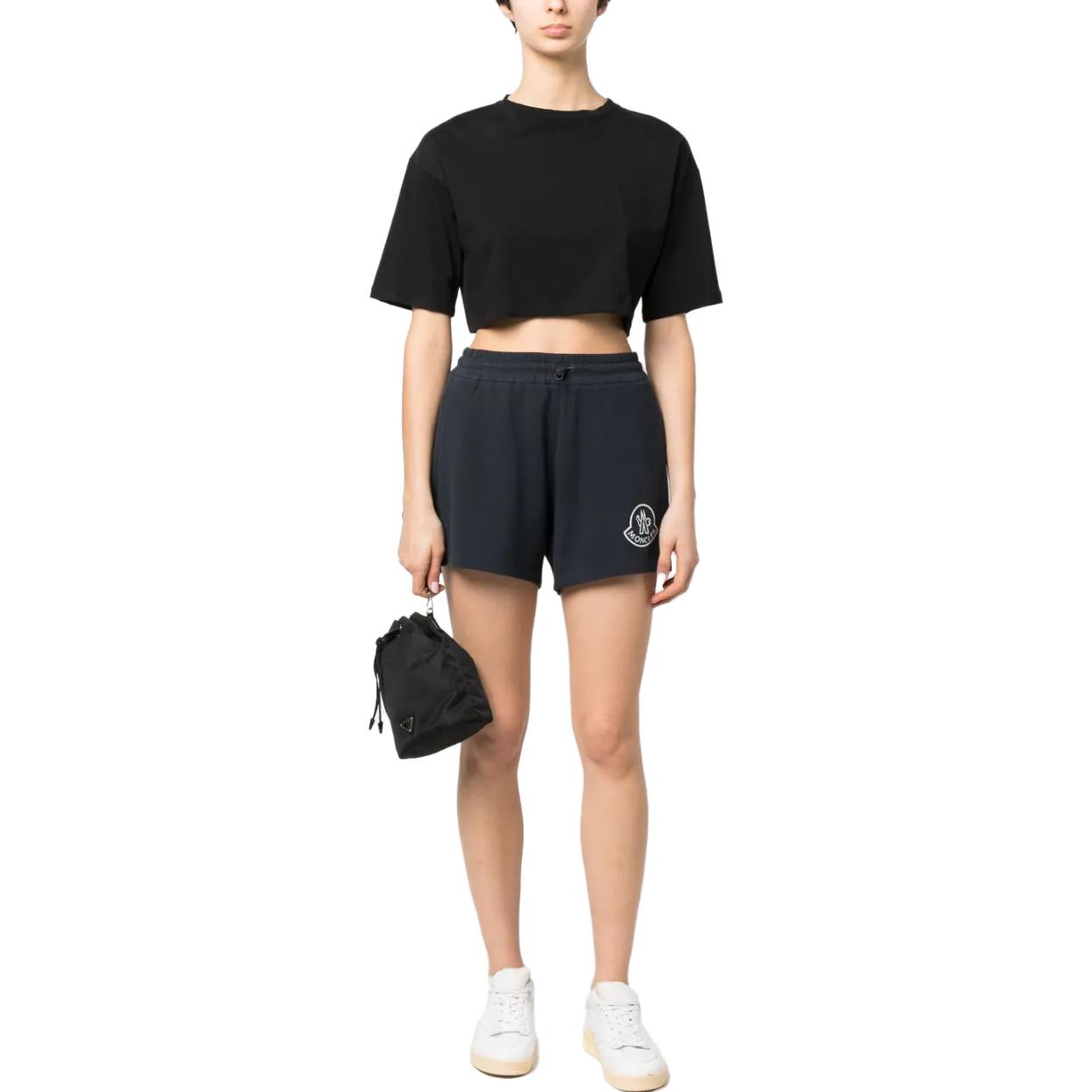 Lookbook (W) Moncler Shorts Azul Marino con Cordón y Estampado Colección SS23. I10938H0002089A0X