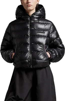 (W) モンクレール シャイニーパファージャケット ブラック ジッパー付 フード付き. I10931A00023595OK999 Lookbook (W) モンクレール シャイニーパファージャケット ブラック ジッパー付 フード付き. I10931A00023595OK999