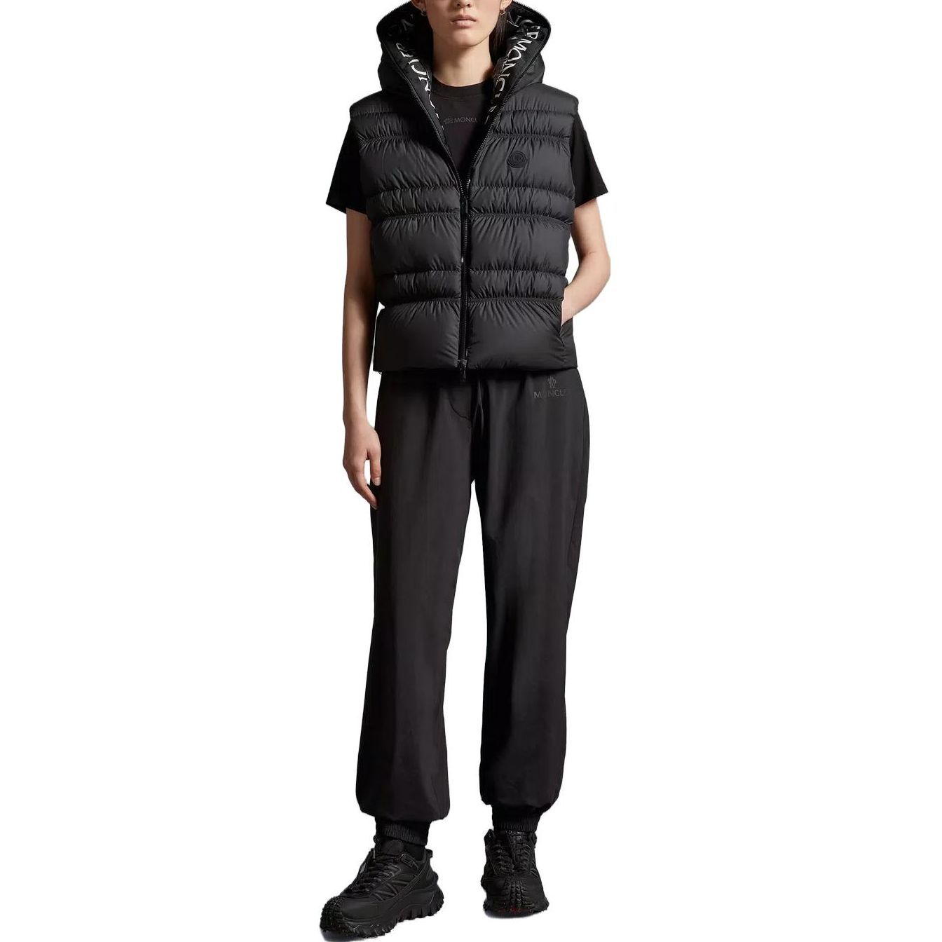 Lookbook (W) Moncler Rompi Kasual Hitam Berkerudung Warna Solid I20931A00025596IU999