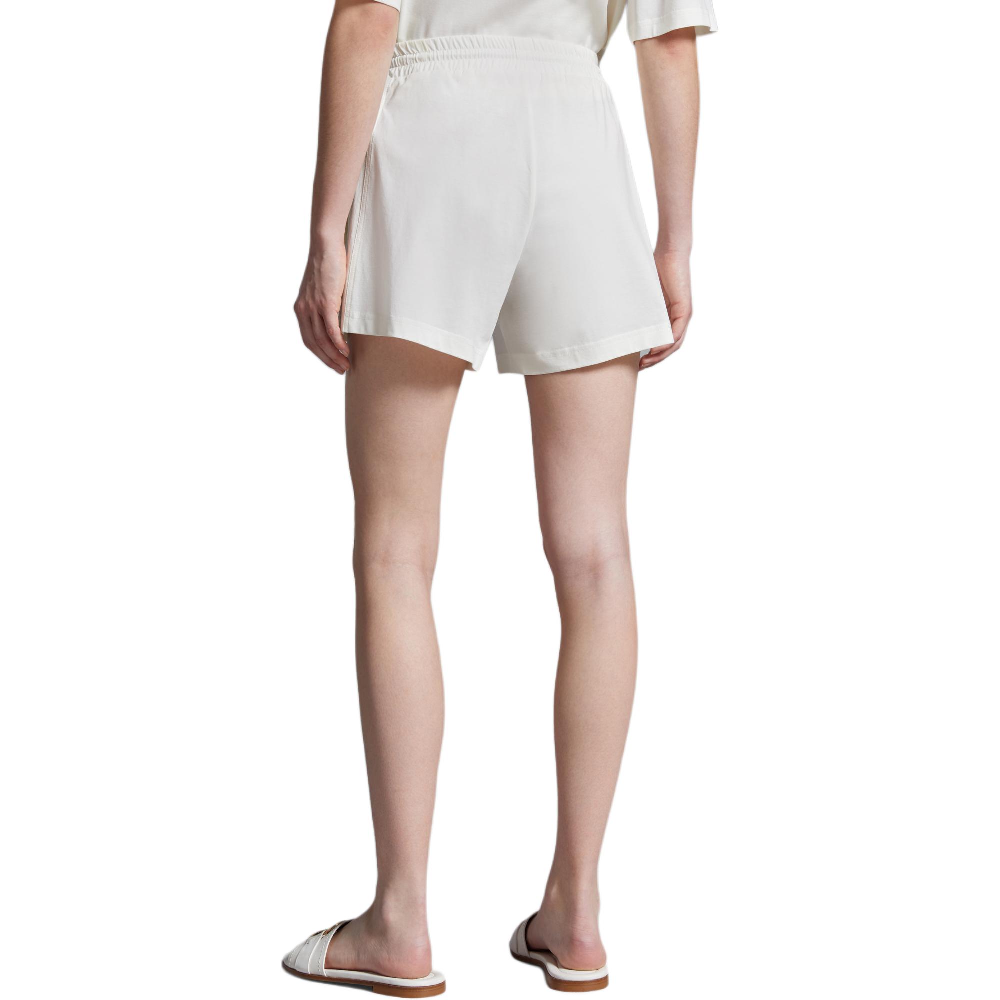 Shop (W) 몽클레르 화이트 드로스트링 캐주얼 니트 쇼츠. J10938H0001689AJU034