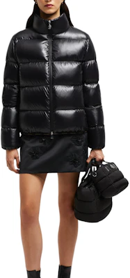 (W) Moncler Abbadia Chaqueta Clásica Corta de Plumas J20931A000075963V999 Lookbook (W) Moncler Abbadia Chaqueta Clásica Corta de Plumas J20931A000075963V999