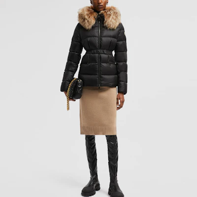 (W) Moncler Boed Jaket Hoodie Pendek Zip Down Hitam Beige J20931A00095595FE99M Lookbook (W) Moncler Boed Jaket Hoodie Pendek Zip Down Hitam Beige J20931A00095595FE99M