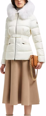 (W) 蒙克莱Boed系列连帽白色羽绒夹克带徽标设计 J20931A00095595FE034 Lookbook (W) 蒙克莱Boed系列连帽白色羽绒夹克带徽标设计 J20931A00095595FE034