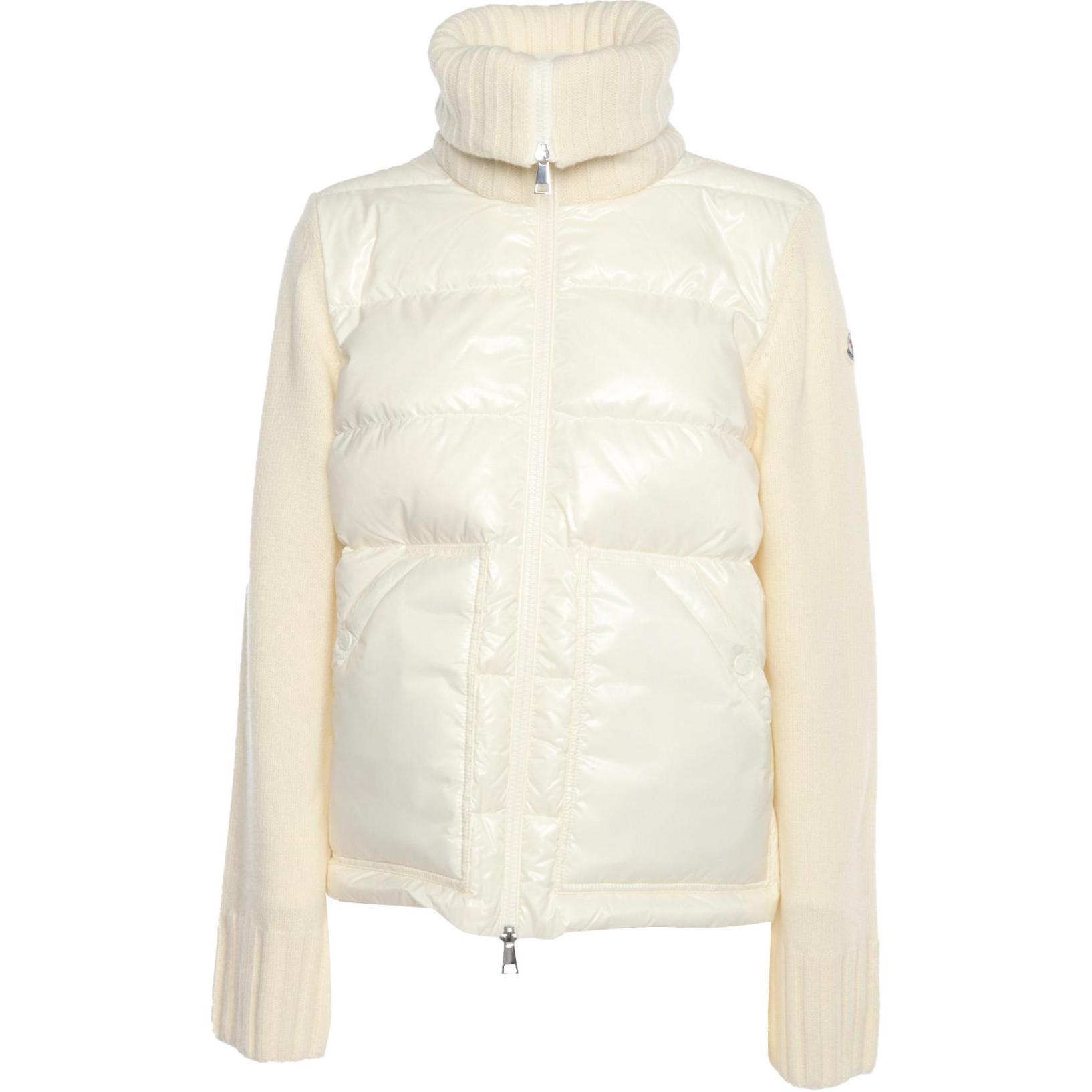 Order (W) Moncler 女士 FW22 白色羽絨外套，附標誌徽章開襟設計。 H20939B00013M1115034