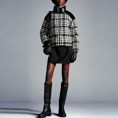 (W) モンクレール ダウンジャケット ブラック - シグネチャー刺繍デザイン. G20931A00018595GY990 Lookbook (W) モンクレール ダウンジャケット ブラック - シグネチャー刺繍デザイン. G20931A00018595GY990