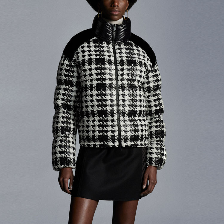 Shop (W) モンクレール ダウンジャケット ブラック - シグネチャー刺繍デザイン. G20931A00018595GY990