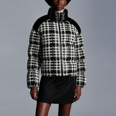 (W) モンクレール ダウンジャケット ブラック - シグネチャー刺繍デザイン. G20931A00018595GY990 Shop (W) モンクレール ダウンジャケット ブラック - シグネチャー刺繍デザイン. G20931A00018595GY990