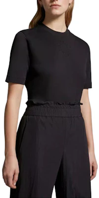 (W) 몽클레어 엠보싱 로고 반팔 크루넥 티셔츠 블랙. J10938C0000289A17999 Purchase (W) 몽클레어 엠보싱 로고 반팔 크루넥 티셔츠 블랙. J10938C0000289A17999