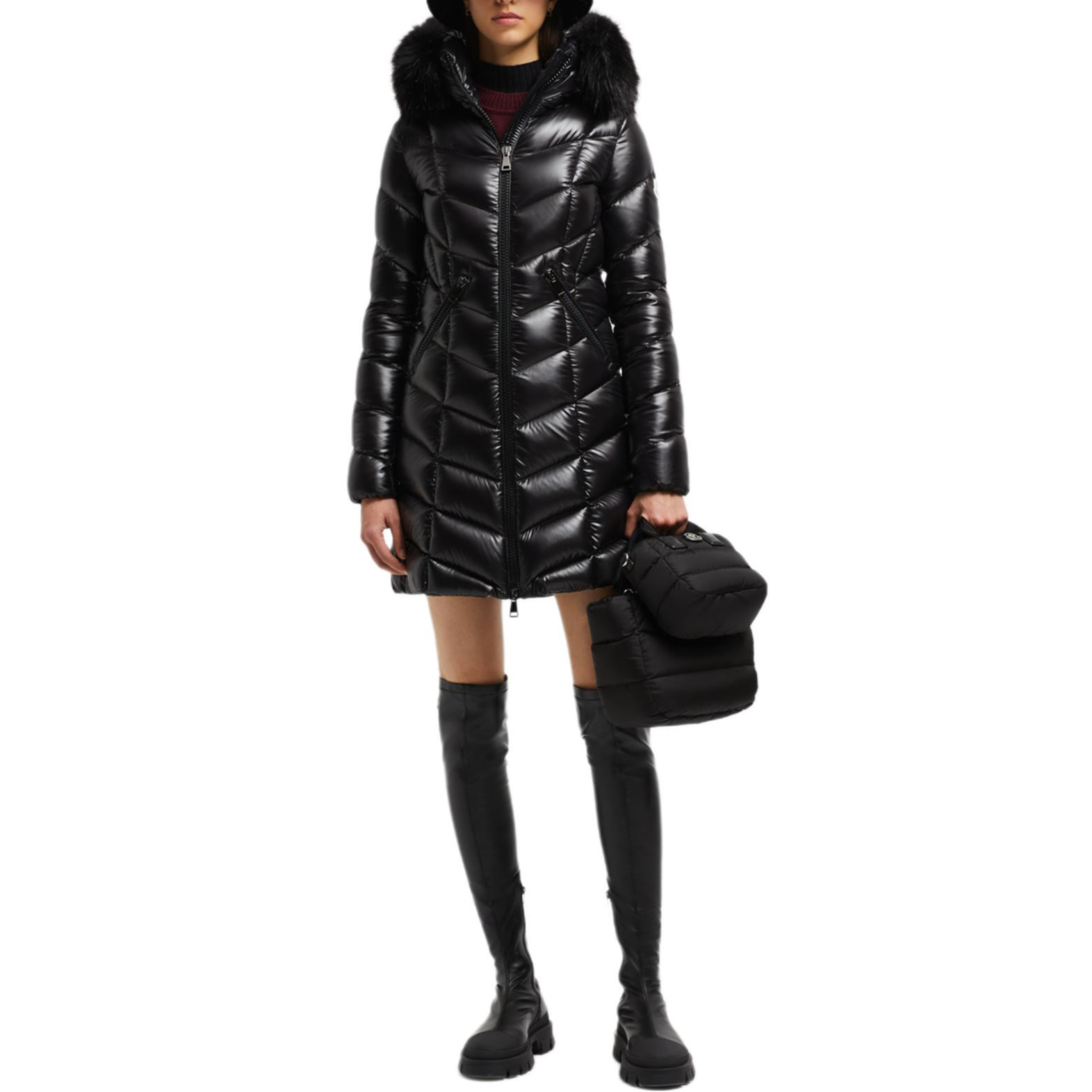 Lookbook (W) Moncler Fulmarus 黑色長版羽絨外套連毛絨帽。 J20931C00037C0065999