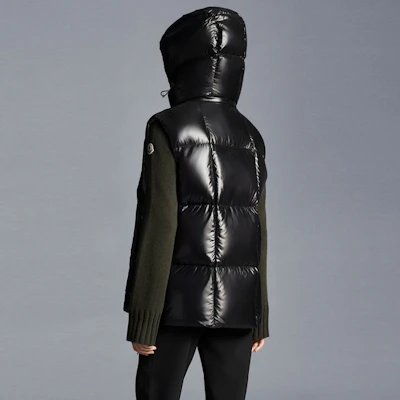 (W) Moncler FW21 Vest Luzule Hitam dengan Hoodie Lepas untuk Musim Ski. G20931A0009968950999 Purchase (W) Moncler FW21 Vest Luzule Hitam dengan Hoodie Lepas untuk Musim Ski. G20931A0009968950999