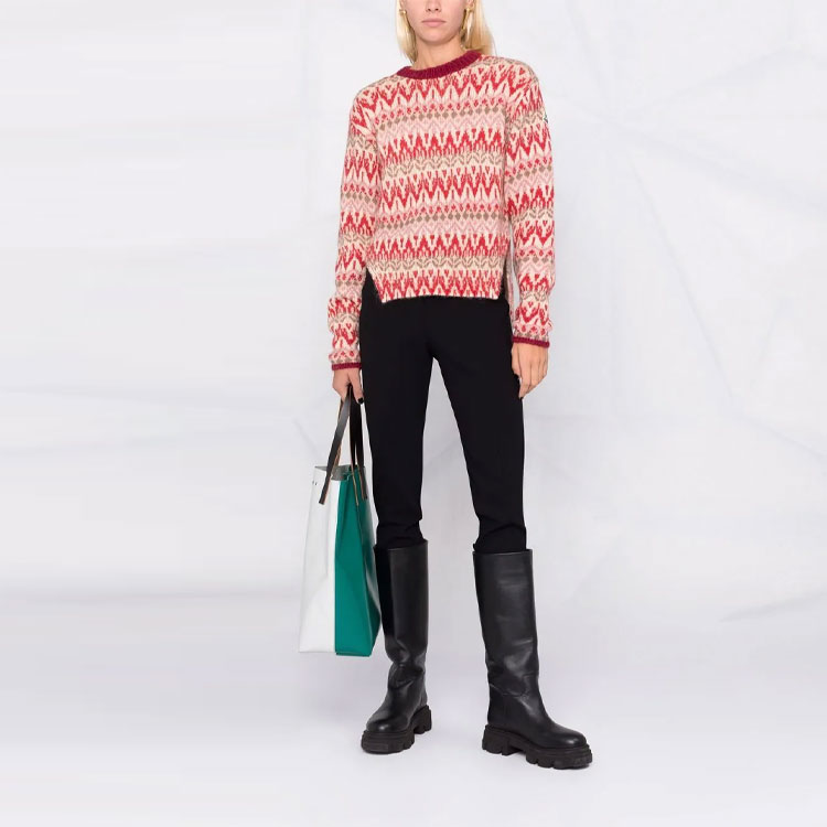 Lookbook (W) 몽클레르 FW21 레드 자카드 니트 사이드 슬릿 캐시미어 스웨터. G20939C00016M1224530